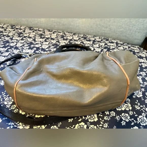 Authentic adorable butter soft Grey Chloe bag with shoulder strap - Picture 4 of 10